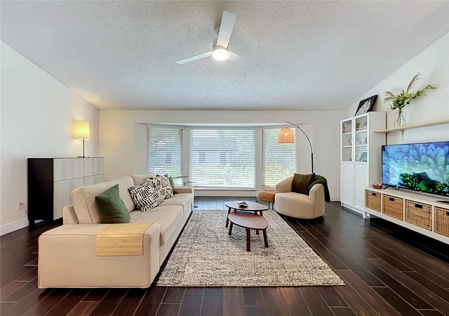 Photo 3 of Single family home for sale at 124 Trafalgar Pl, Longwood, FL 32779 | MLS# O6444056 | Listing updated on 2026-10-01