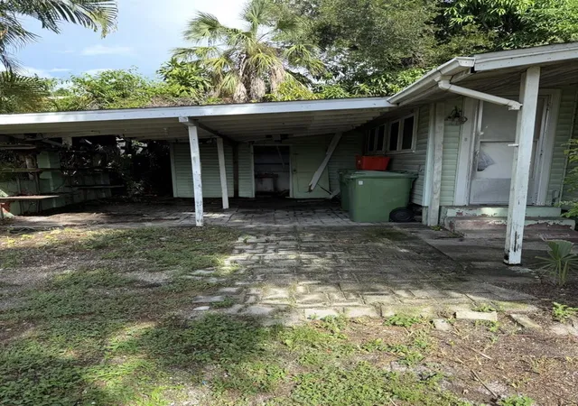 Photo 3 of Single family home for sale at 1708 12th Avenue W, Bradenton, FL 34205 | MLS# A4707090 | Listing updated on 2026-09-23