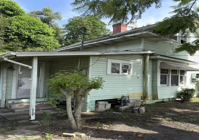 Photo 3 of Single family home for sale at 1708 12th Avenue W, Bradenton, FL 34205 | MLS# A4707090 | Listing updated on 2026-09-23