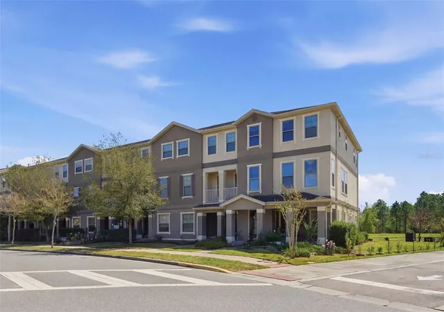 Photo 3 of Townhouse for sale at 10814 Sunset Ridge Ln, Orlando, FL 32832 | MLS# O6444066 | Listing updated on 2026-09-23