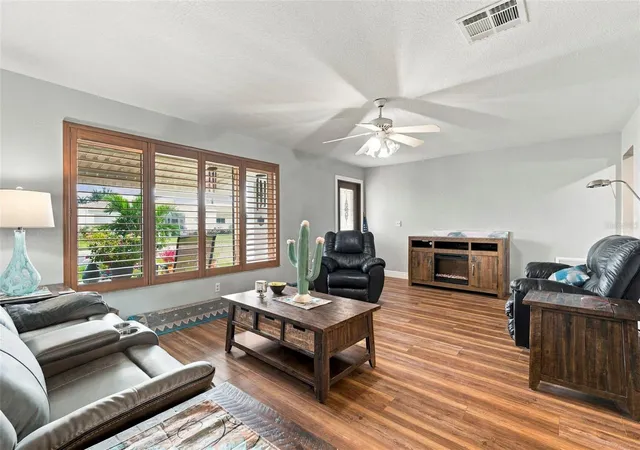 Listing Photo 5 - Condo for sale in building located at 3659 100th Ter N, PINELLAS PARK, FL 33782 - Unit #4