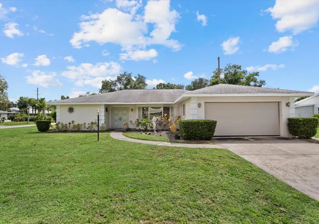 Single family home for sale at 3378 Kenmore Dr, SARASOTA, FL 34231 | MLS# A4707091