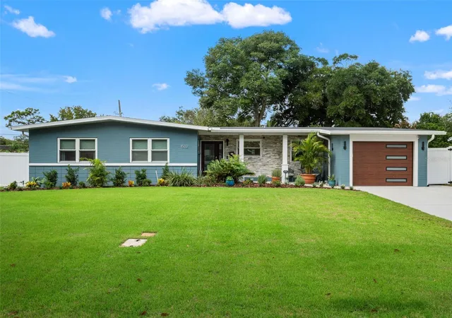 Photo 1 of Single family home for sale at 1502 Dove Dr, Orlando, FL 32803 | MLS# O6444072 | Listing updated on 2026-10-06