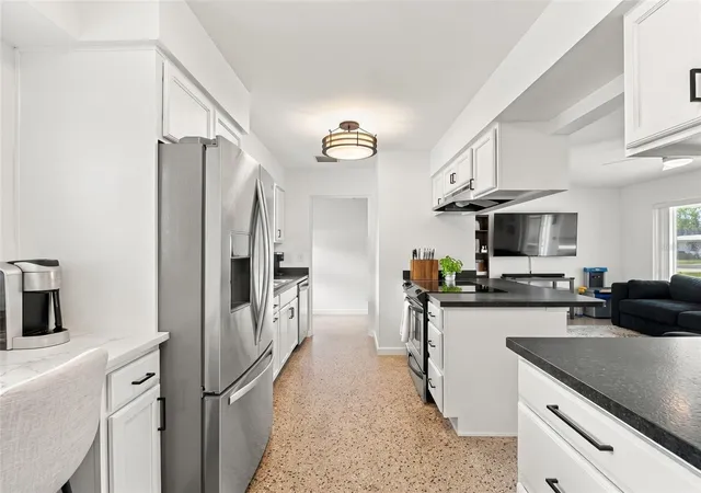 Photo 3 of Single family home for sale at 1502 Dove Dr, Orlando, FL 32803 | MLS# O6444072 | Listing updated on 2026-10-06