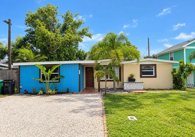 Photo 1 of Single family home for sale at 10123 115th Avenue, Largo, FL 33773 | MLS# TB8551311 | Listing updated on 2026-09-25