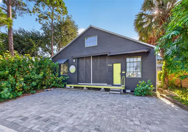 Photo 3 of Single family home for sale at 735 17th Street N, Saint Petersburg, FL 33713 | MLS# TB8551315 | Listing updated on 2026-09-24
