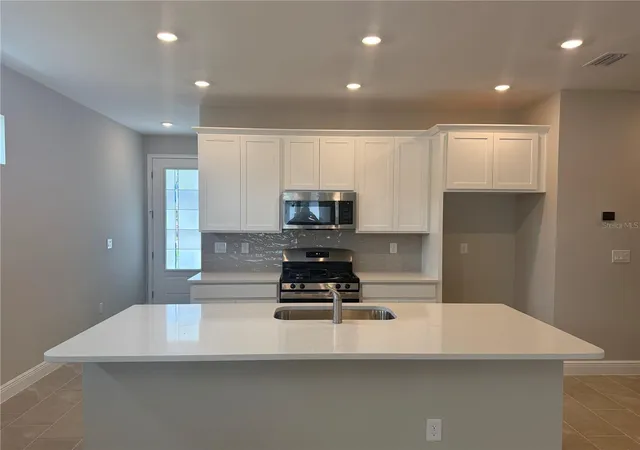Photo 2 of Single family home for sale at 3704 Nandina Cir, Sun City Center, FL 33573 | MLS# TB8551321 | Listing updated on 2026-10-08