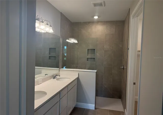 Photo 4 of House for sale at 3704 Nandina Cir, Sun City Center, FL 33573 | MLS# TB8551321 | Listing updated on 2026-10-08
