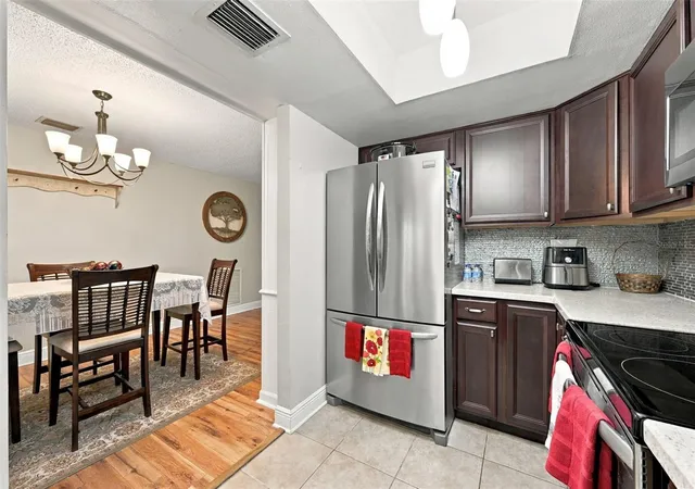 Listing Photo 5 - Condo for sale in building located at 8352 Annwood Rd, SEMINOLE, FL 33777 - Unit #8352