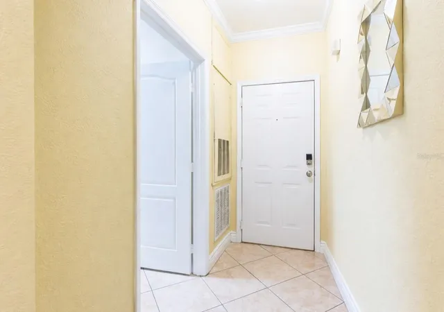 Listing Photo 4 - Condo for sale in building located at 2724 Via Murano, Clearwater, FL 33764 - Unit #639