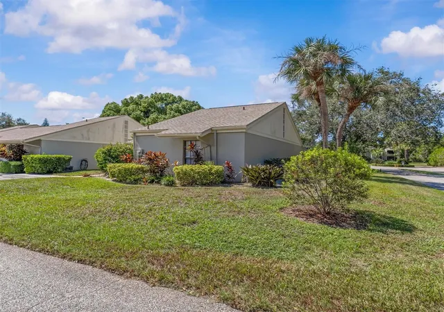 Photo 1 of Single family home for sale at 1 Windrush Bay Dr, Tarpon Springs, FL 34689 | MLS# TB8551335 | Listing updated on 2026-10-05