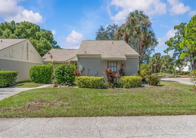 Photo 3 of Single family home for sale at 1 Windrush Bay Dr, Tarpon Springs, FL 34689 | MLS# TB8551335 | Listing updated on 2026-10-05