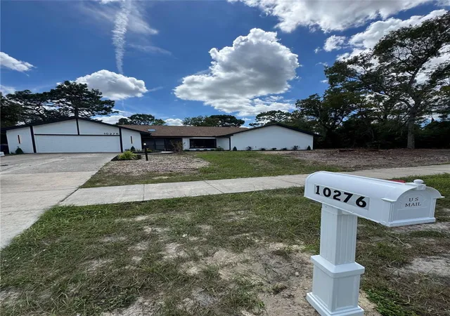 Photo 1 of Single family home for sale at 10276 Elgin Blvd, Spring Hill, FL 34608 | MLS# TB8551342 | Listing updated on 2026-09-25
