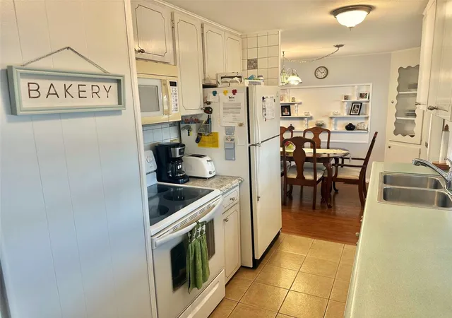Photo 3 of Manufactured home for sale at 2000 E Bay Dr #102, Largo, FL 33771 | MLS# TB8551344 | Listing updated on 2026-09-25