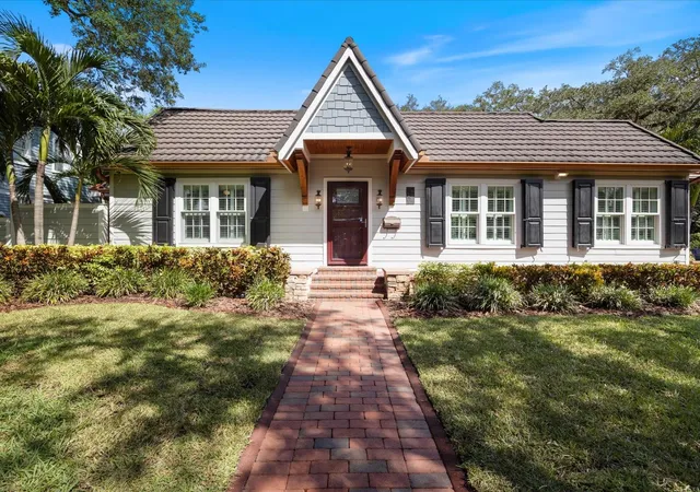 Photo 2 of Single family home for sale at 420 Druid Rd W, Clearwater, FL 33756 | MLS# TB8551348 | Listing updated on 2026-10-08