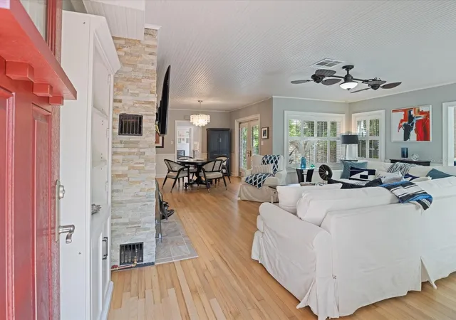 Photo 3 of Single family home for sale at 420 Druid Rd W, Clearwater, FL 33756 | MLS# TB8551348 | Listing updated on 2026-10-08