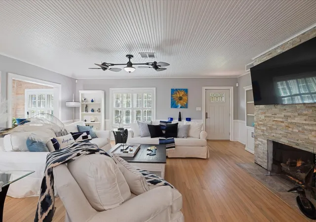 Photo 3 of Single family home for sale at 420 Druid Rd W, Clearwater, FL 33756 | MLS# TB8551348 | Listing updated on 2026-10-08