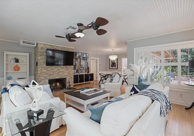 Photo 4 of Single family home for sale at 420 Druid Rd W, Clearwater, FL 33756 | MLS# TB8551348 | Listing updated on 2026-10-08