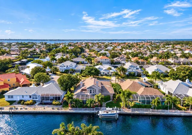Photo 3 of Single family home for sale at 4716 Starboard Dr, Bradenton, FL 34208 | MLS# A4707104 | Listing updated on 2026-10-11