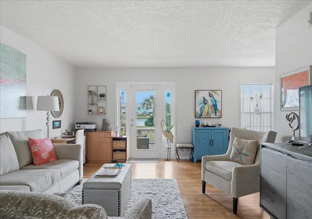 Photo 4 of Condo for sale at 111 Seahorse Dr SE #B, Saint Petersburg, FL 33705 | MLS# TB8551351 | Listing updated on 2026-10-09
