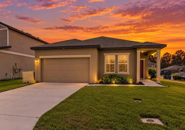 Photo 1 of Sale Pending at 3945 Spruce Crk Dr, Lakeland, FL 33811 | MLS# TB8551353 | Listing updated on 2026-10-06