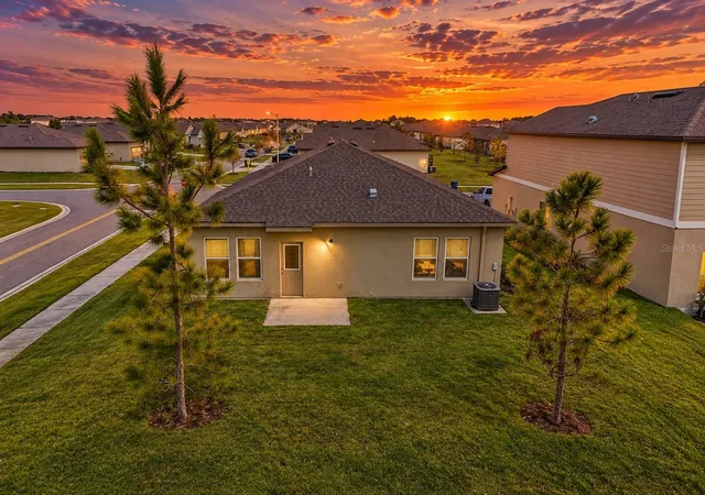 Photo 2 of Sale Pending at 3945 Spruce Crk Dr, Lakeland, FL 33811 | MLS# TB8551353 | Listing updated on 2026-10-06