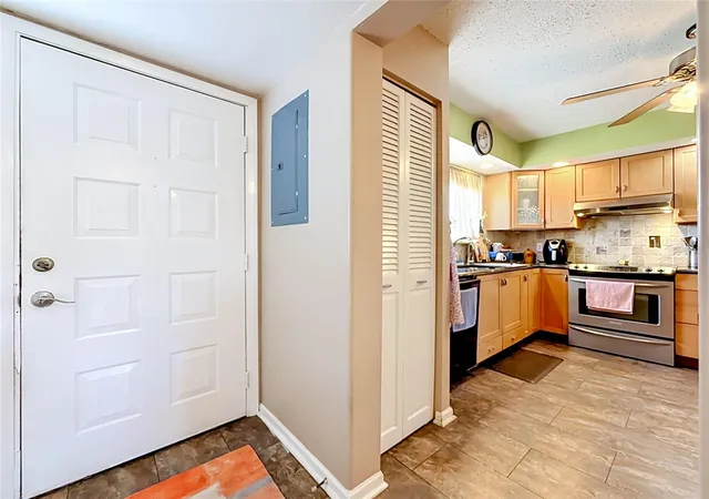 Listing Photo 4 - Condo for sale in building located at 6305 Newtown Cir, TAMPA, FL 33615 - Unit #5B4