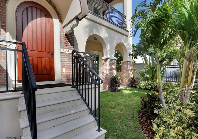 Photo 4 of Single family home for sale at 524 Beach Dr NE, Saint Petersburg, FL 33701 | MLS# TB8551366 | Listing updated on 2026-10-01