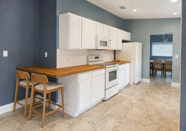Photo 3 of Single family home for sale at 414 Broadview Ave, Altamonte Springs, FL 32701 | MLS# O6444109 | Listing updated on 2026-10-08