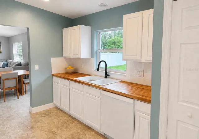 Photo 4 of Single family home for sale at 414 Broadview Ave, Altamonte Springs, FL 32701 | MLS# O6444109 | Listing updated on 2026-10-08
