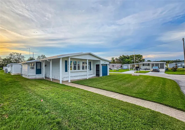 Photo 4 of Manufactured home for sale at 5421 Mohawk St, Zephyrhills, FL 33542 | MLS# TB8551368 | Listing updated on 2026-10-02