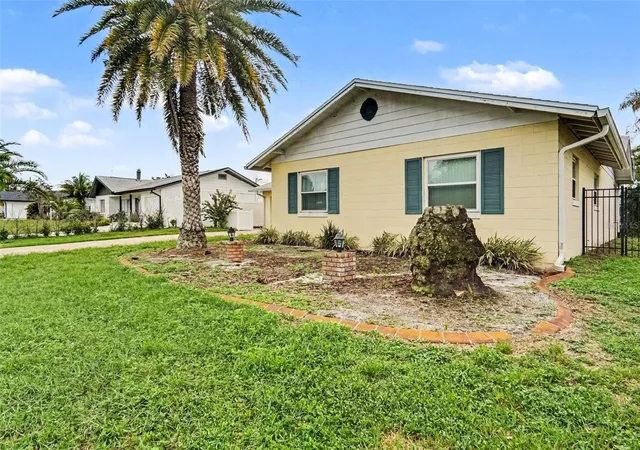 Photo 3 of Single family home for sale at 2818 Ambergate Rd, Winter Park, FL 32792 | MLS# O6444112 | Listing updated on 2026-09-25