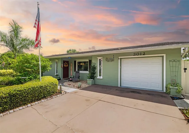 Photo 1 of Single family home for sale at 3012 Hyde Park St, Sarasota, FL 34239 | MLS# A4707110 | Listing updated on 2026-10-04