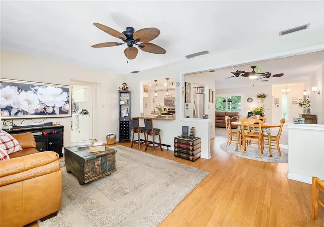 Photo 4 of Single family home for sale at 3012 Hyde Park St, Sarasota, FL 34239 | MLS# A4707110 | Listing updated on 2026-10-04