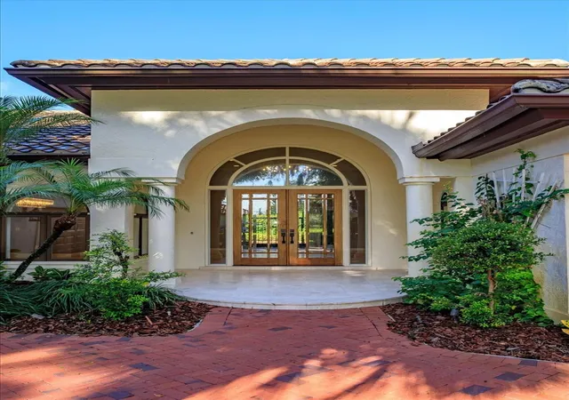 Photo 2 of Single family home for sale at 6126 Payne Stewart Dr, Windermere, FL 34786 | MLS# O6444116 | Listing updated on 2026-09-25