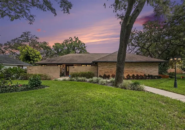 Photo 1 of Single family home for sale at 201 Wild Oak Dr, Brandon, FL 33511 | MLS# A4707112 | Listing updated on 2026-10-05