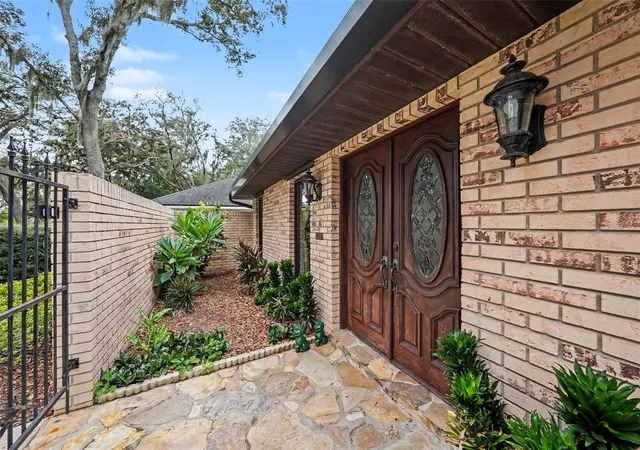 Photo 3 of Single family home for sale at 201 Wild Oak Dr, Brandon, FL 33511 | MLS# A4707112 | Listing updated on 2026-10-05