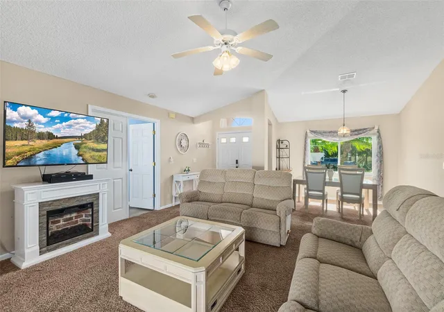 Photo 4 of Single family home for sale at 125 Pritchard Dr, Palm Coast, FL 32164 | MLS# FC321645 | Listing updated on 2026-09-25