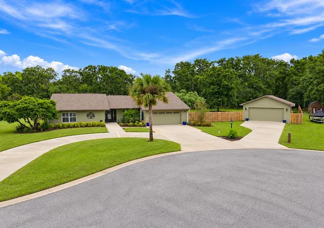 Photo 3 of Single family home for sale at 8985 Fairchild Ct, New Port Richey, FL 34654 | MLS# W7889748 | Listing updated on 2026-10-01