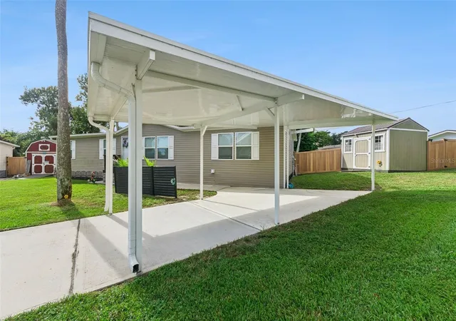 Photo 3 of Manufactured home for sale at 1137 Yaupon St, Daytona Beach, FL 32117 | MLS# O6444133 | Listing updated on 2026-10-08