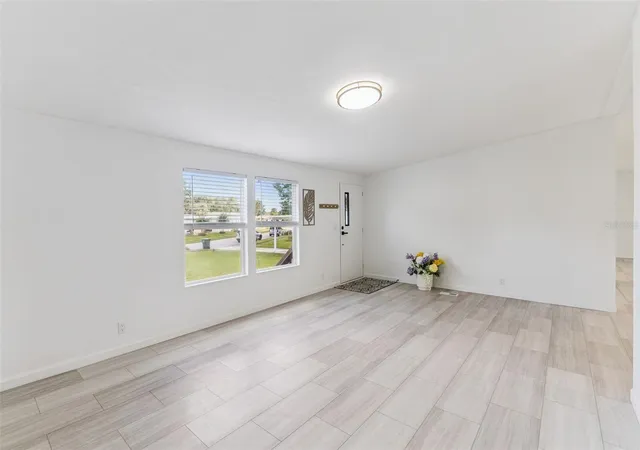 Photo 4 of Manufactured home for sale at 1137 Yaupon St, Daytona Beach, FL 32117 | MLS# O6444133 | Listing updated on 2026-10-08
