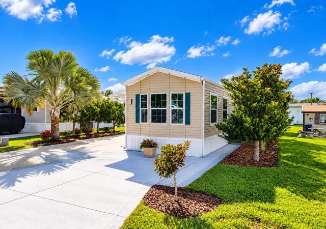 Photo 3 of Manufactured home for sale at 5049 Shore Line Dr, Polk City, FL 33868 | MLS# P4939978 | Listing updated on 2026-10-10