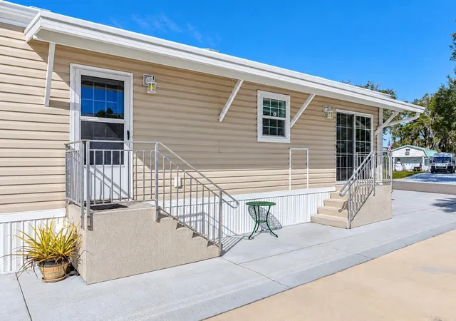 Photo 4 of Manufactured home for sale at 5049 Shore Line Dr, Polk City, FL 33868 | MLS# P4939978 | Listing updated on 2026-10-10