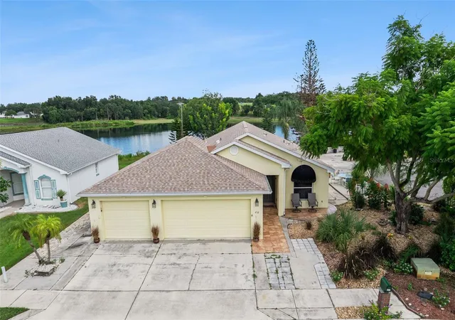 Photo 2 of Single family home for sale at 452 Lake Suzanne Dr, Lake Wales, FL 33859 | MLS# P4939980 | Listing updated on 2026-09-25