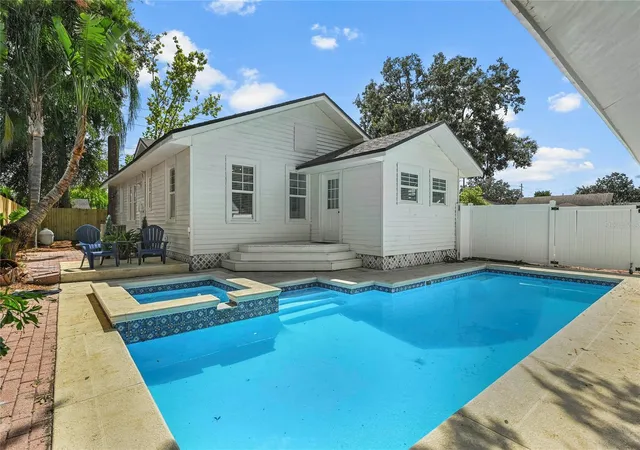 Photo 3 of Single family home for sale at 1 E Princeton St, Orlando, FL 32804 | MLS# O6444143 | Listing updated on 2026-10-07