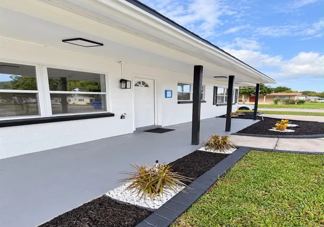 Photo 2 of Single family home for sale at 1805 Verona St, Kissimmee, FL 34741 | MLS# S5158152 | Listing updated on 2026-10-01