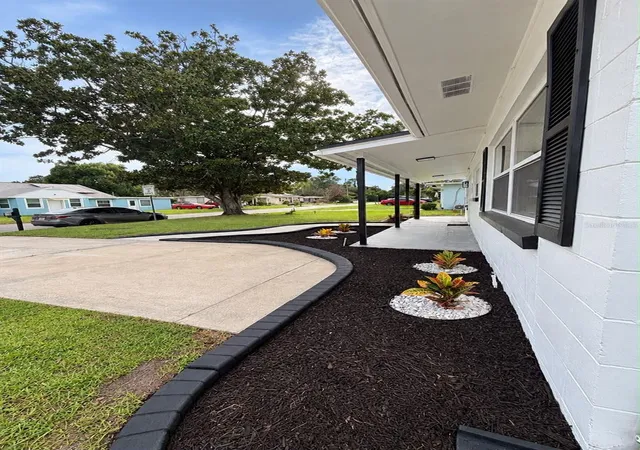 Photo 3 of Single family home for sale at 1805 Verona St, Kissimmee, FL 34741 | MLS# S5158152 | Listing updated on 2026-10-01