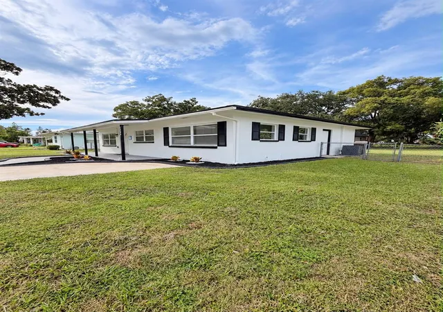 Photo 3 of Single family home for sale at 1805 Verona St, Kissimmee, FL 34741 | MLS# S5158152 | Listing updated on 2026-10-01