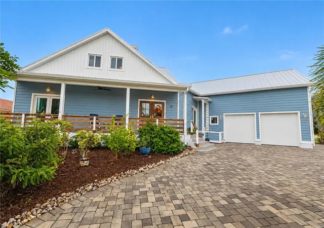 Photo 3 of Single family home for sale at 201 Tropicana Dr, Punta Gorda, FL 33950 | MLS# C7531089 | Listing updated on 2026-10-08