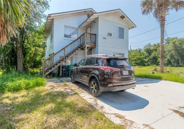 Photo 3 of House for sale at 304 S Adelle Ave, Deland, FL 32720 | MLS# FC321648 | Listing updated on 2026-09-29